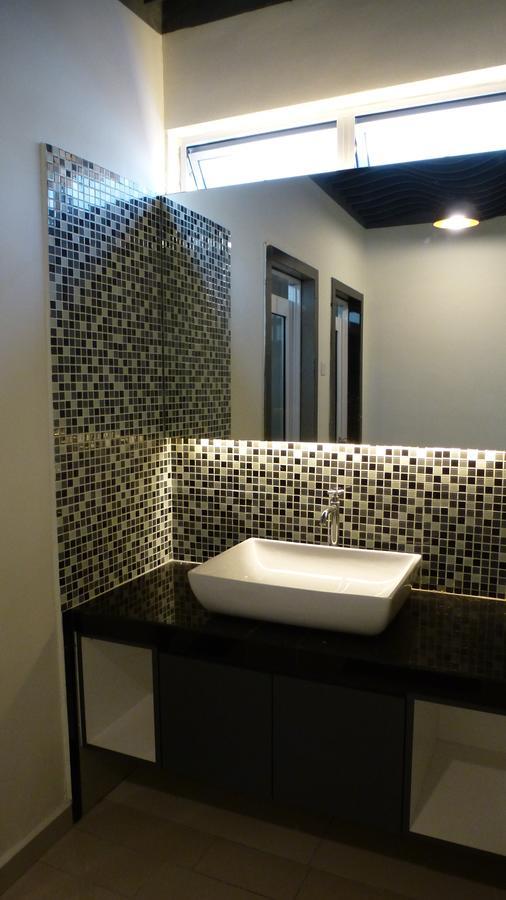 Uptown Subang Airport Hotel Шах Алам Екстериор снимка
