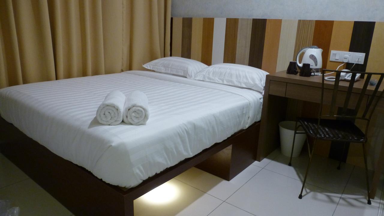 Uptown Subang Airport Hotel Шах Алам Екстериор снимка