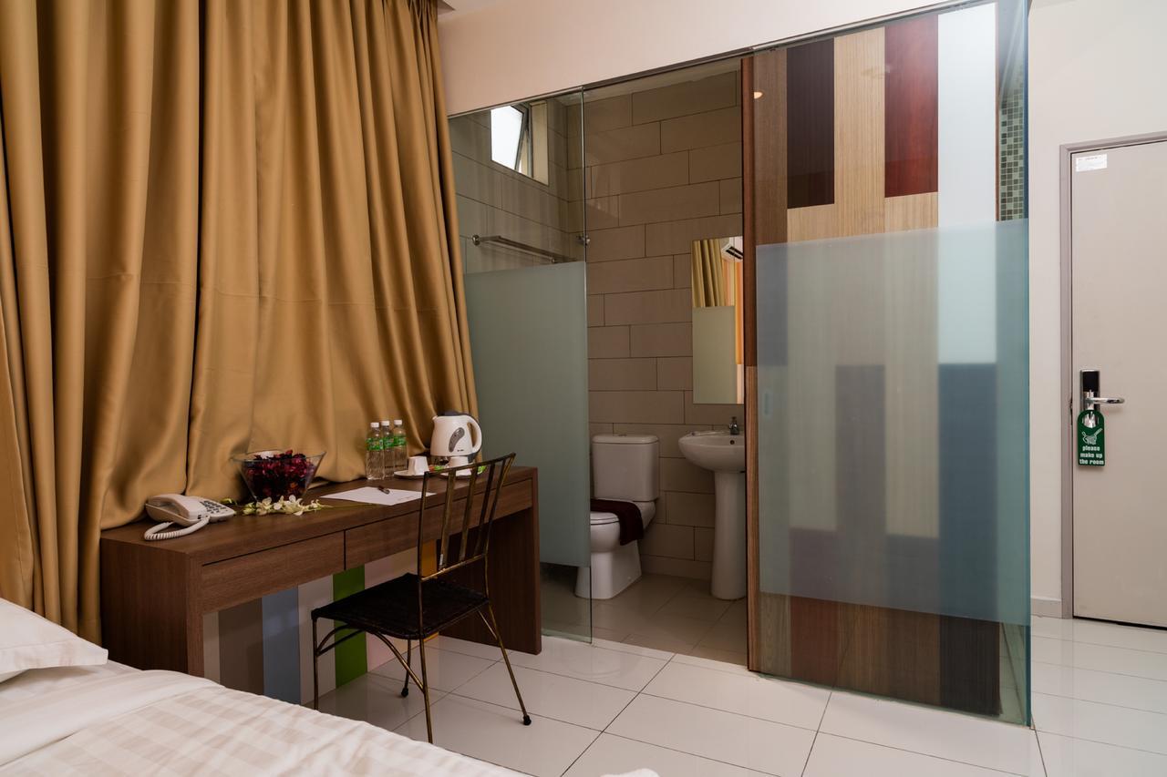 Uptown Subang Airport Hotel Шах Алам Екстериор снимка